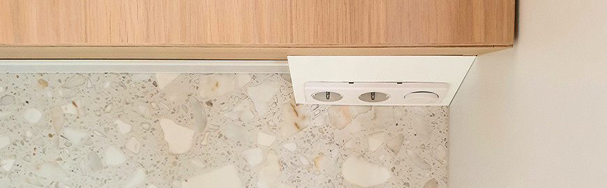 Sockets with a power supply